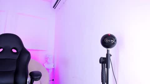 Snapshot of hanna_moonlight_ chatting on February 13, 2025, 10:54 pm Hanna online show from February 13, 2025, 10:54 pm