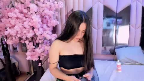 Snapshot of hannacollins_2 chatting on April 24, 2026, 2:19 pm hannacollins_2 online show from April 24, 2026, 2:19 pm