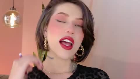 Hannah  online show from June 14, 2026, 2:24 am