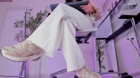 Snapshot of hannah_hcb chatting on November 4, 2025, 9:41 am HANNAH HOWELL online show from November 4, 2025, 9:41 am