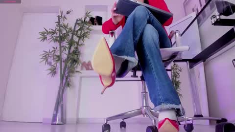 Snapshot of hannah_hcb chatting on November 25, 2025, 9:42 am HANNAH HOWELL online show from November 25, 2025, 9:42 am