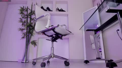 HANNAH HOWELL online show from February 5, 2026, 8:30 am