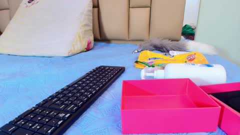 hannah_teehn online show from November 4, 2025, 7:02 pm