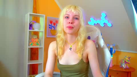 Snapshot of hannahhollis chatting on June 3, 2026, 6:16 am Hannah online show from June 3, 2026, 6:16 am