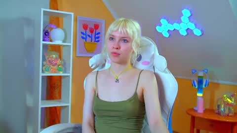 Snapshot of hannahhollis chatting on June 3, 2026, 3:39 pm Hannah online show from June 3, 2026, 3:39 pm