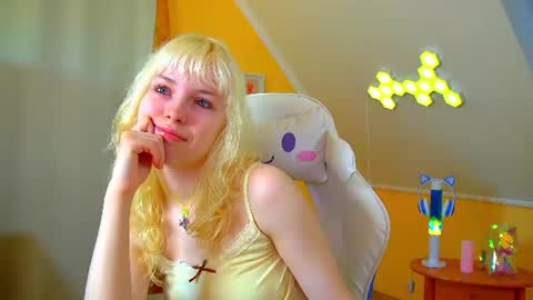 Snapshot of hannahhollis chatting on June 25, 2026, 6:18 am Hannah online show from June 25, 2026, 6:18 am