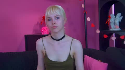 Snapshot of hannahhollis chatting on June 27, 2026, 12:44 pm Hannah online show from June 27, 2026, 12:44 pm