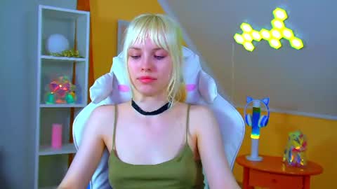 Snapshot of hannahhollis chatting on July 5, 2026, 6:15 pm Hannah online show from July 5, 2026, 6:15 pm