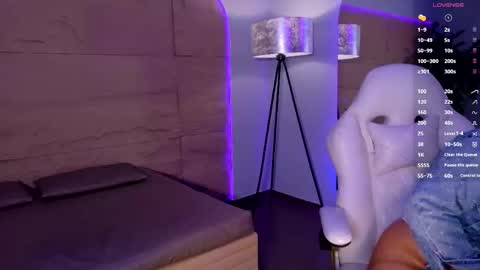 Snapshot of hannahmonttgomery chatting on May 16, 2026, 4:17 pm hannahmonttgomery Help me reach 100 Hands up online show from May 16, 2026, 4:17 pm