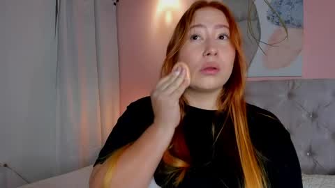 hannamartinn_ online show from April 13, 2026, 3:06 pm