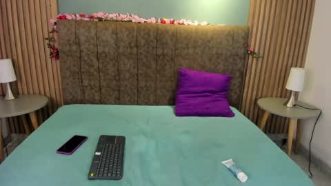 hannawen_ online show from May 4, 2026, 7:54 pm
