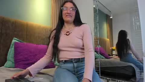 hannawen_ online show from June 18, 2026, 9:14 am