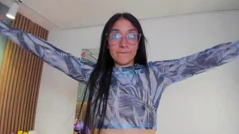 hannawen_ online show from July 16, 2026, 3:45 am