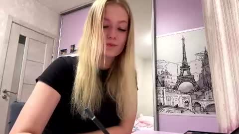 Snapshot of hannawindholz chatting on July 11, 2026, 12:35 am Kate online show from July 11, 2026, 12:35 am