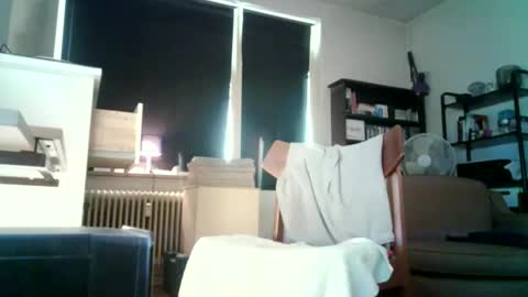 Snapshot of hannsi64 chatting on April 6, 2026, 12:06 pm Hannsi64 online show from April 6, 2026, 12:06 pm