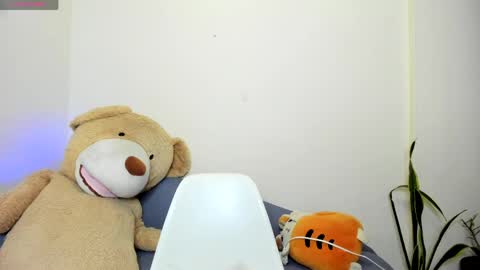 Snapshot of hanny_13 chatting on May 15, 2026, 10:50 pm taylor live online show from May 15, 2026, 10:50 pm