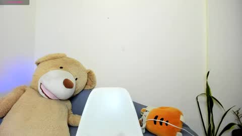 Snapshot of hanny_13 chatting on May 15, 2026, 11:45 pm taylor live online show from May 15, 2026, 11:45 pm
