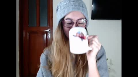 Snapshot of hanny_333 chatting on January 21, 2025, 9:35 am hanny_333 online show from January 21, 2025, 9:35 am