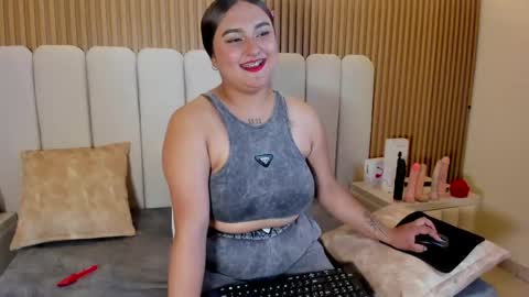 Snapshot of hanny_thomson chatting on May 23, 2026, 8:46 pm Hanny online show from May 23, 2026, 8:46 pm