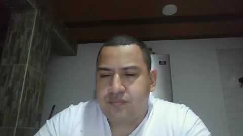 Snapshot of hansel_3 chatting on May 2, 2026, 11:32 pm Andrs Cortes online show from May 2, 2026, 11:32 pm