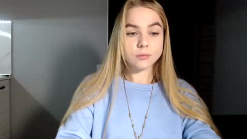 happy_fox_ online show from December 11, 2024, 9:55 pm