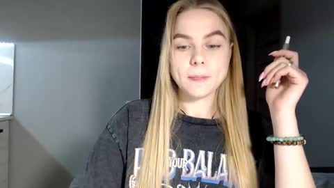 happy_fox_ online show from December 27, 2024, 9:43 pm