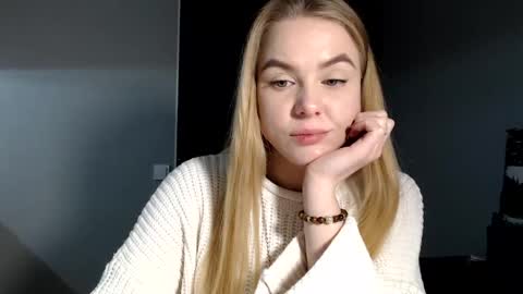 happy_fox_ online show from January 18, 2025, 9:55 pm