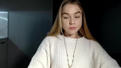 happy_fox_ online show from February 9, 2025, 9:49 pm