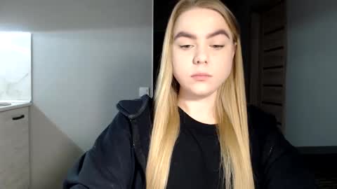 happy_fox_ online show from February 25, 2025, 5:47 pm