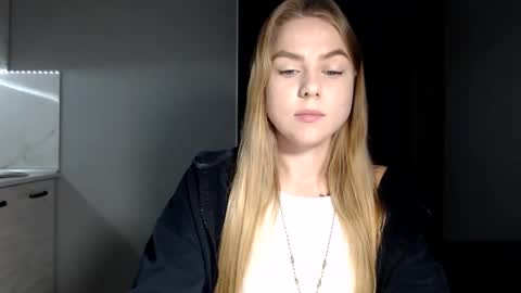 happy_fox_ online show from November 13, 2025, 2:16 pm