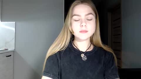 Snapshot of happy_fox_ chatting on April 22, 2026, 7:59 pm happy_fox_ online show from April 22, 2026, 7:59 pm