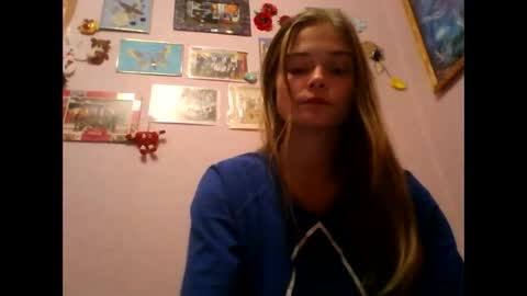 happyemily  online show from November 17, 2025, 9:09 pm