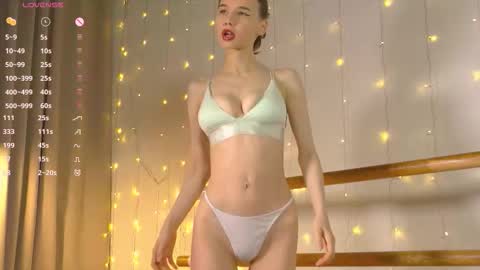 Evy  online show from February 20, 2026, 12:51 am