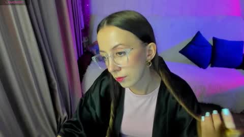 Stephanie online show from November 17, 2025, 6:03 pm