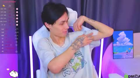 Mark online show from December 4, 2025, 7:44 pm