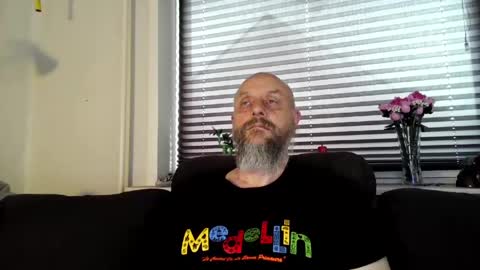 MrLazy online show from May 20, 2026, 3:40 pm