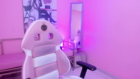 Snapshot of hari_rose chatting on May 27, 2026, 1:30 pm PVT 12TK 8AM - 2PM COLOMBIA online show from May 27, 2026, 1:30 pm