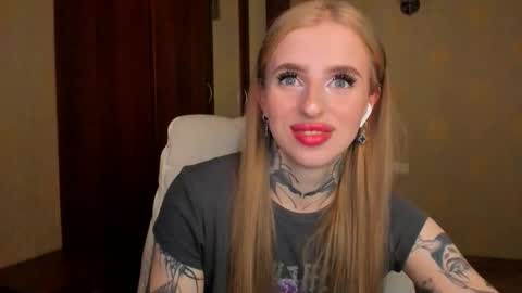 Julia online show from September 12, 2025, 5:40 am