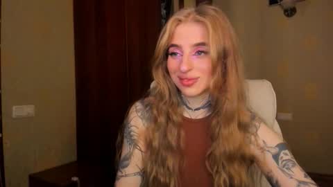 Julia online show from October 24, 2025, 5:37 am