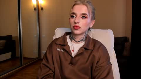 Julia online show from April 9, 2026, 6:41 am