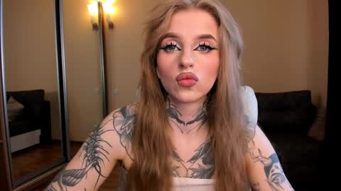 Julia online show from April 10, 2026, 5:34 am