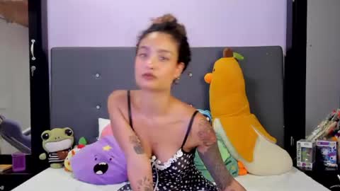 Snapshot of harmonyy_hill chatting on July 6, 2026, 12:29 am Harmony Hill online show from July 6, 2026, 12:29 am