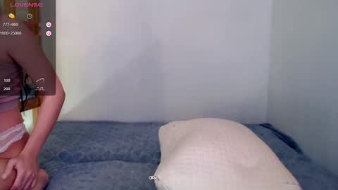 Snapshot of harriell chatting on January 24, 2025, 3:43 am Kira online show from January 24, 2025, 3:43 am