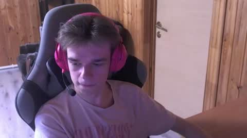 Snapshot of harry_gray_ chatting on July 20, 2026, 8:39 am harry_gray_ online show from July 20, 2026, 8:39 am
