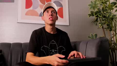   H  K   online show from September 25, 2025, 1:37 pm