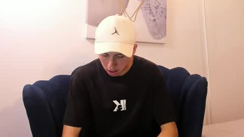   H  K   online show from October 29, 2025, 3:42 am