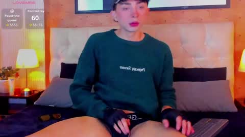 Snapshot of harry_salvatore chatting on May 7, 2026, 12:43 pm Harry Salvatore online show from May 7, 2026, 12:43 pm