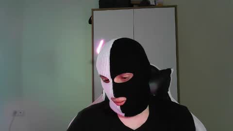 Snapshot of harvey6dent6 chatting on March 28, 2026, 10:09 pm Two-Face online show from March 28, 2026, 10:09 pm