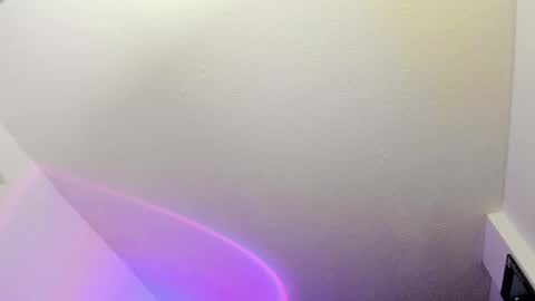 Nicole online show from November 12, 2025, 4:24 am