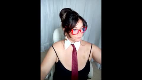 Snapshot of hat_on chatting on May 21, 2026, 8:27 pm leila online show from May 21, 2026, 8:27 pm